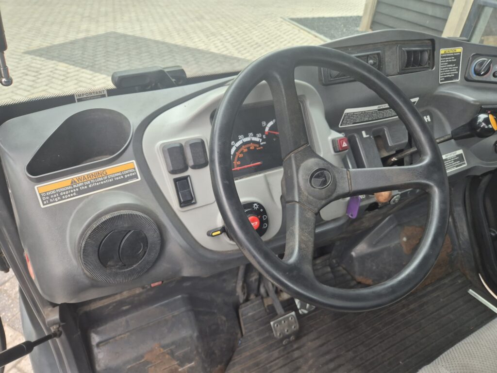 2011 KUBOTA-49299374