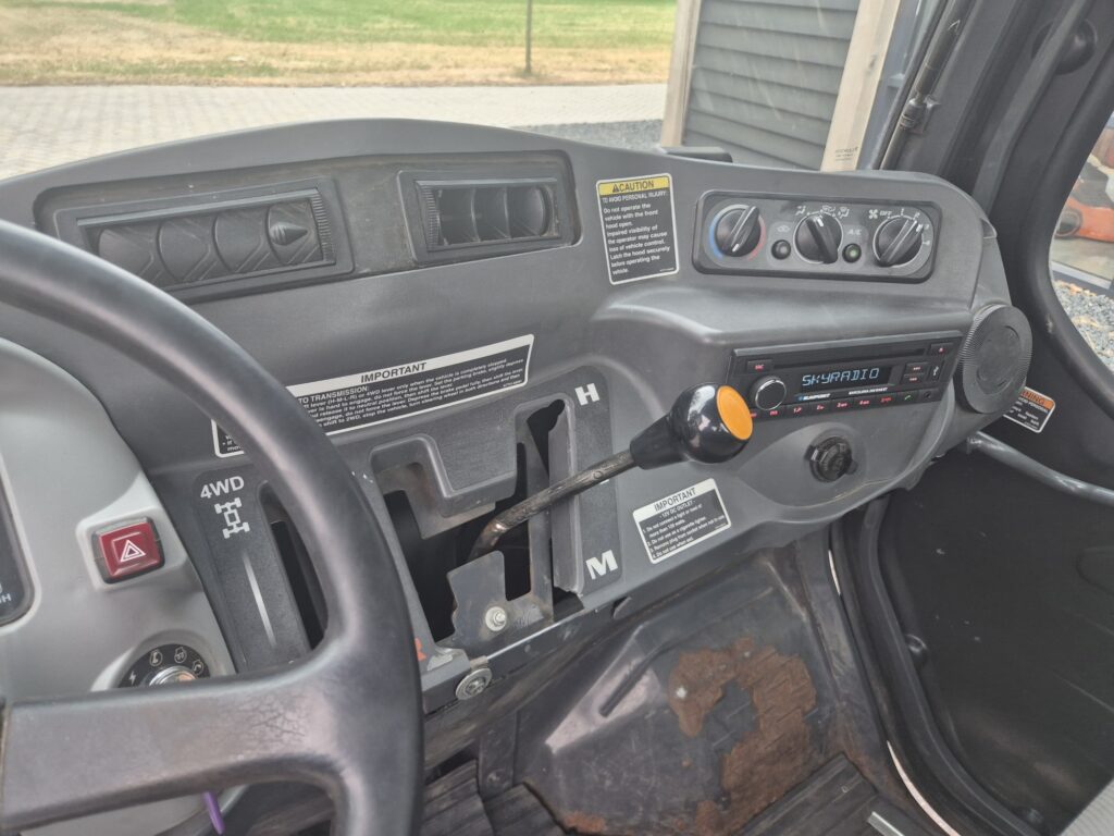 2011 KUBOTA-49299375
