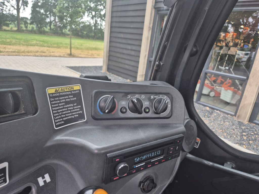 2011 KUBOTA-49299376