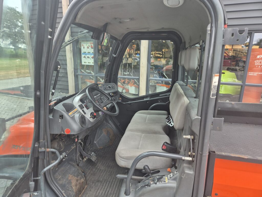 2011 KUBOTA-49299372