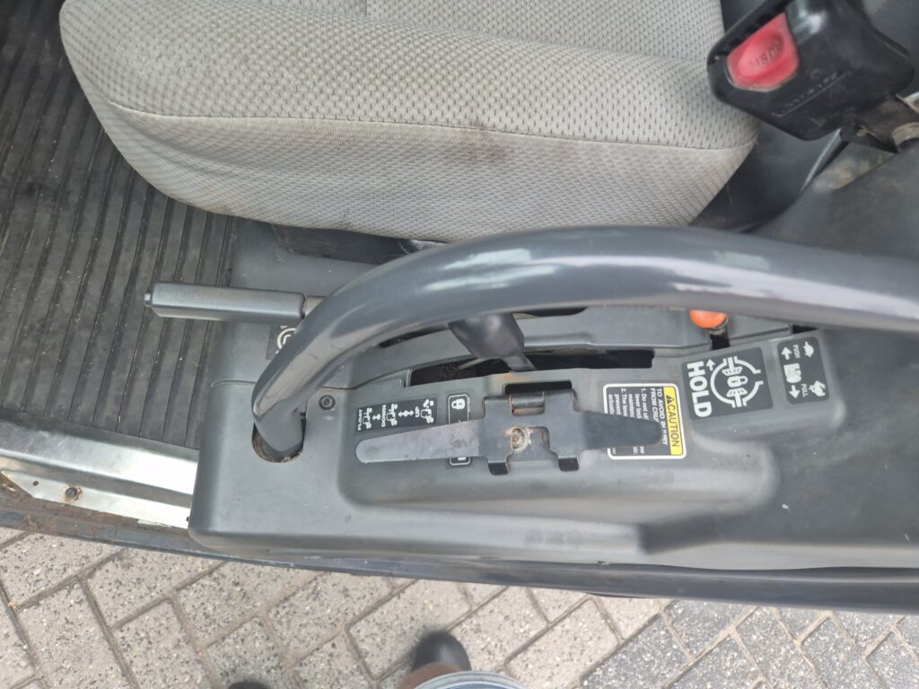 2011 KUBOTA-49299373
